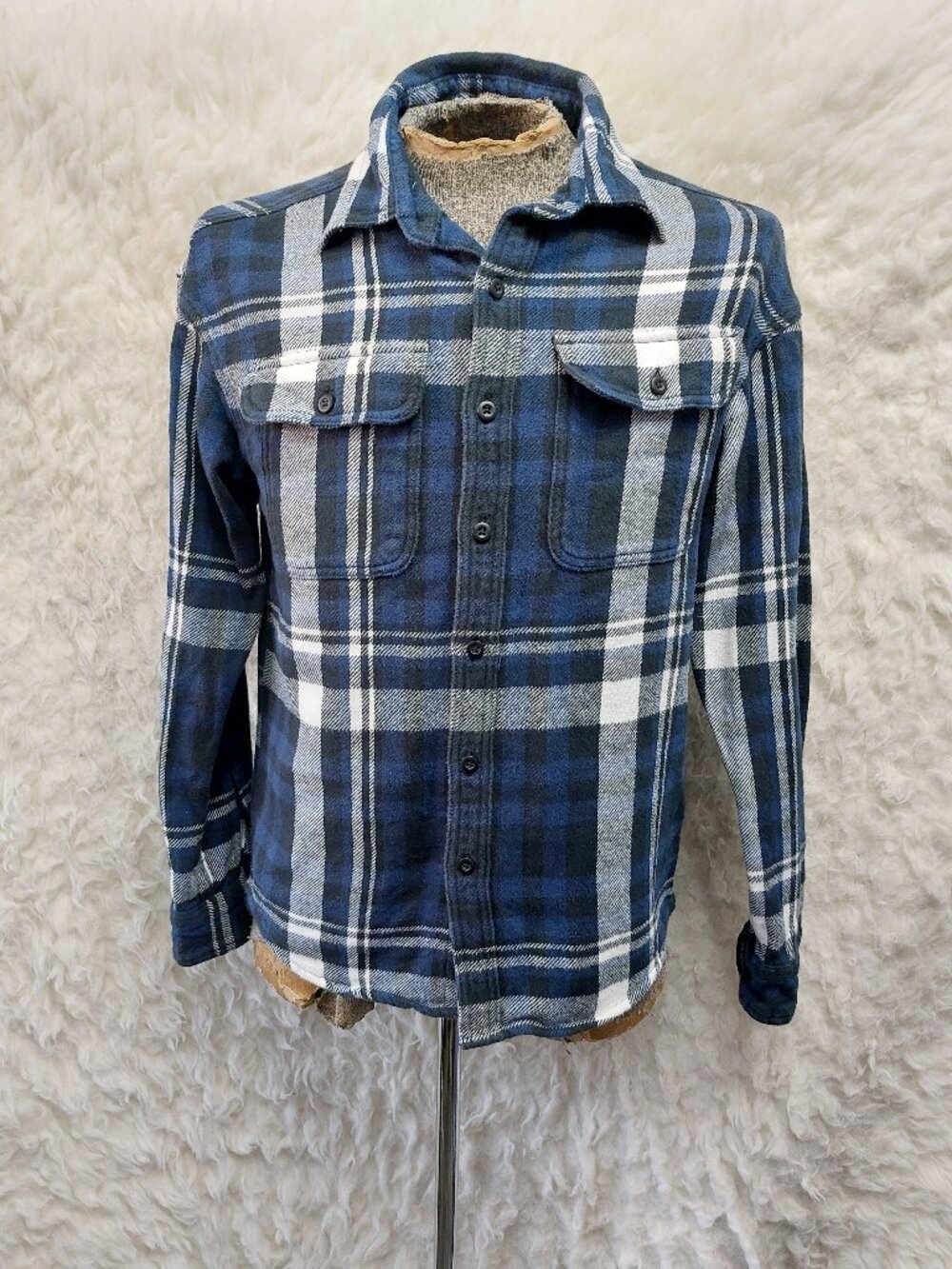 VTG American Eagle Outfitters Men's Blue Flannel Long-Sleeve Plaid Button-Front